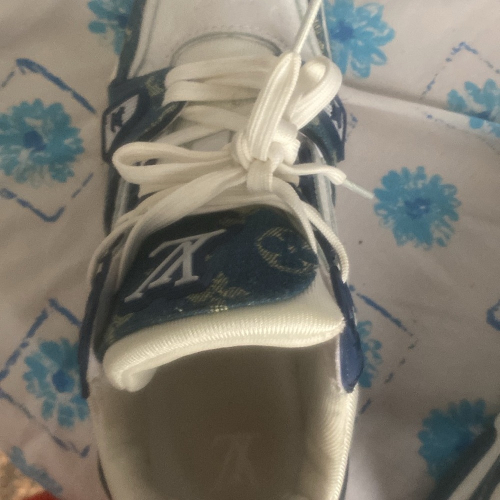 Louis Vuitton trainers - Picture 7 of 8